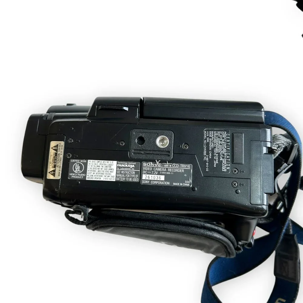 (PARTS ONLY) Sony Handycam Vision Camcorder CCD-TRV16 - PARTS ONLY!